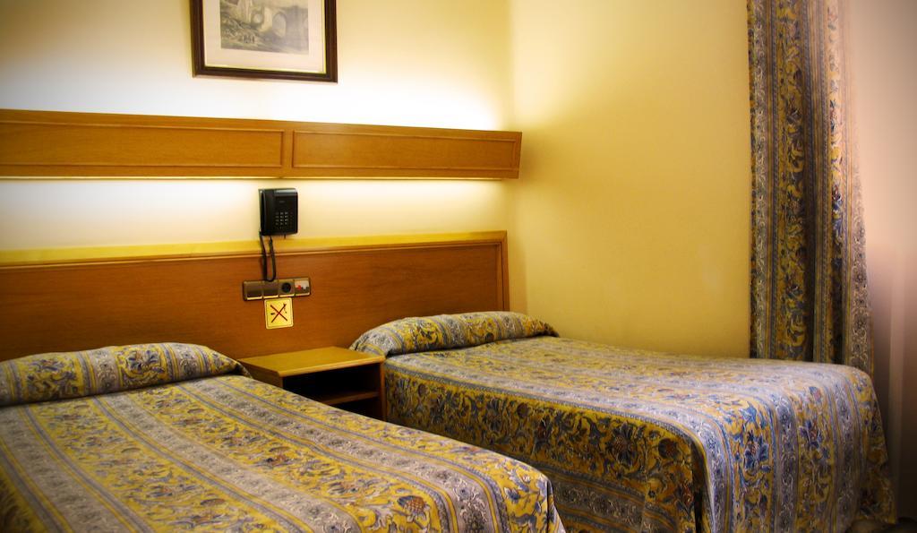 Hostal Los Guerreros Toledo Zimmer foto